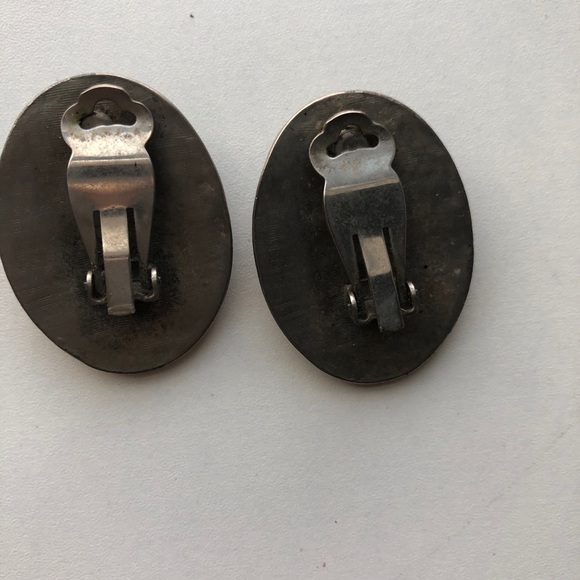 Vintage Cameo Clip Earings - Picture 3 of 4